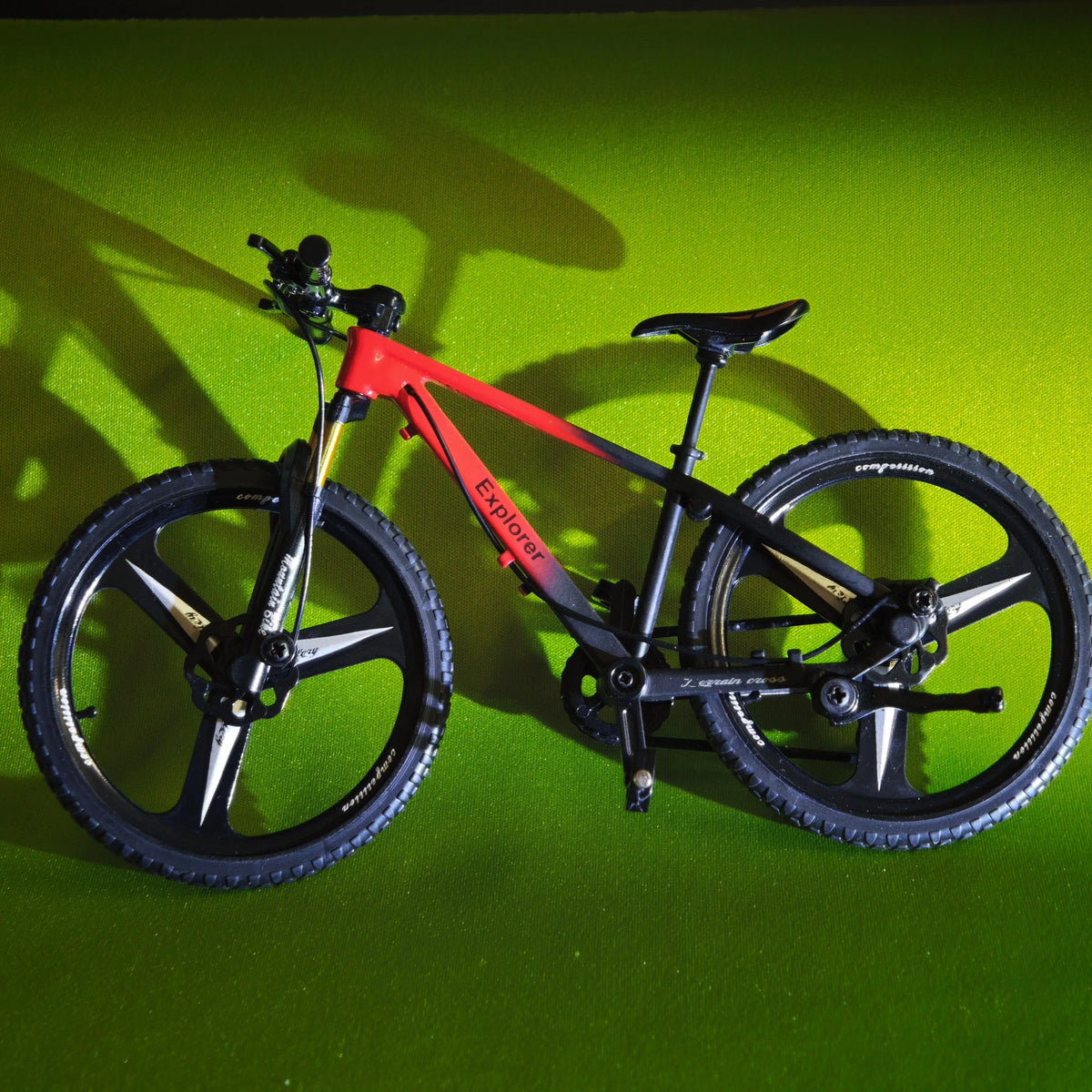 These Miniature Simulated Mountain Bike Models Perfectly Replicate the Classic Look of a Mountain Bike, Featuring Sleek Lines an