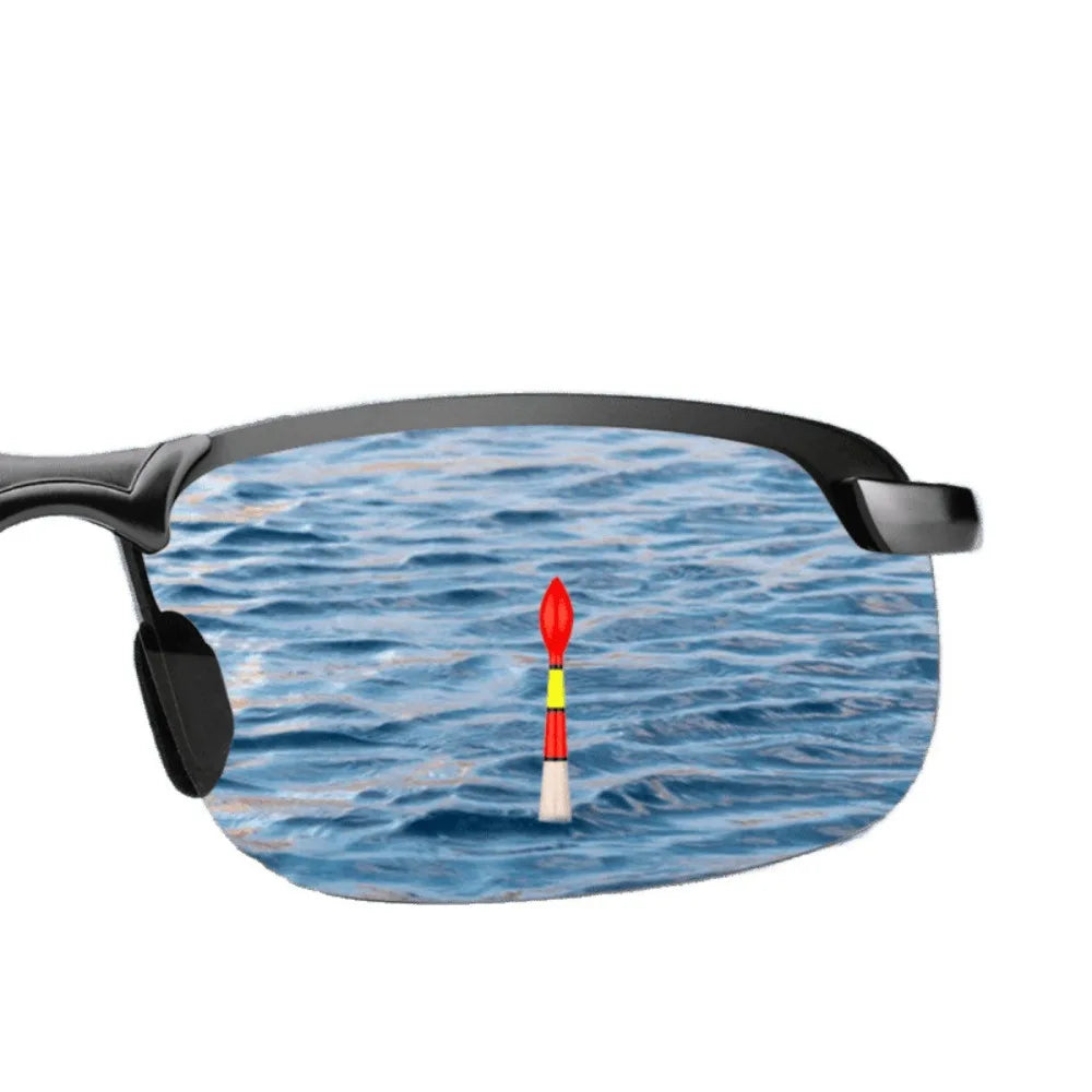 When fishing, observe floating objects, shoot fish, and view fish through high-definition underwater goggles.